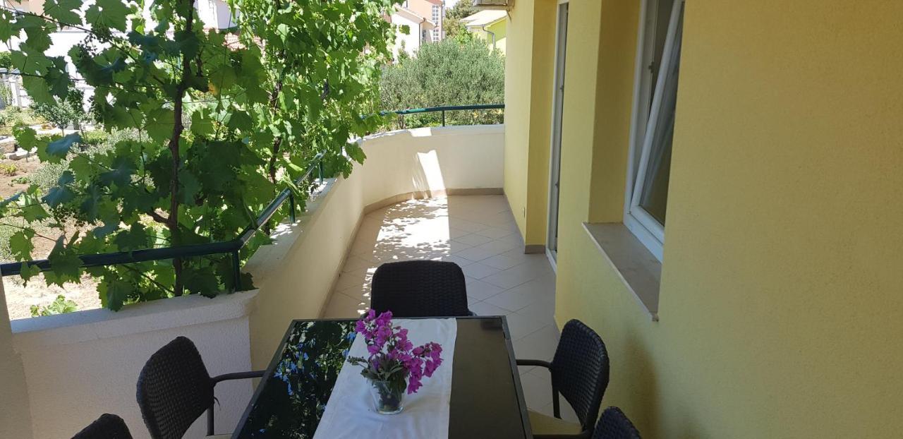 Apartmani Vranjkovic Vodice Esterno foto