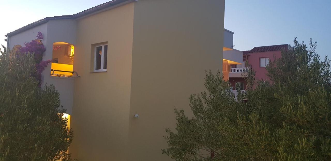 Apartmani Vranjkovic Vodice Esterno foto